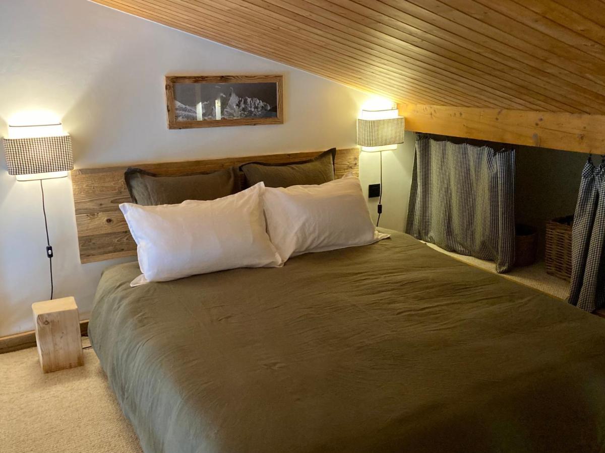 Appartement ensoleillé aux Tines, vue Massif Chamonix Extérieur photo