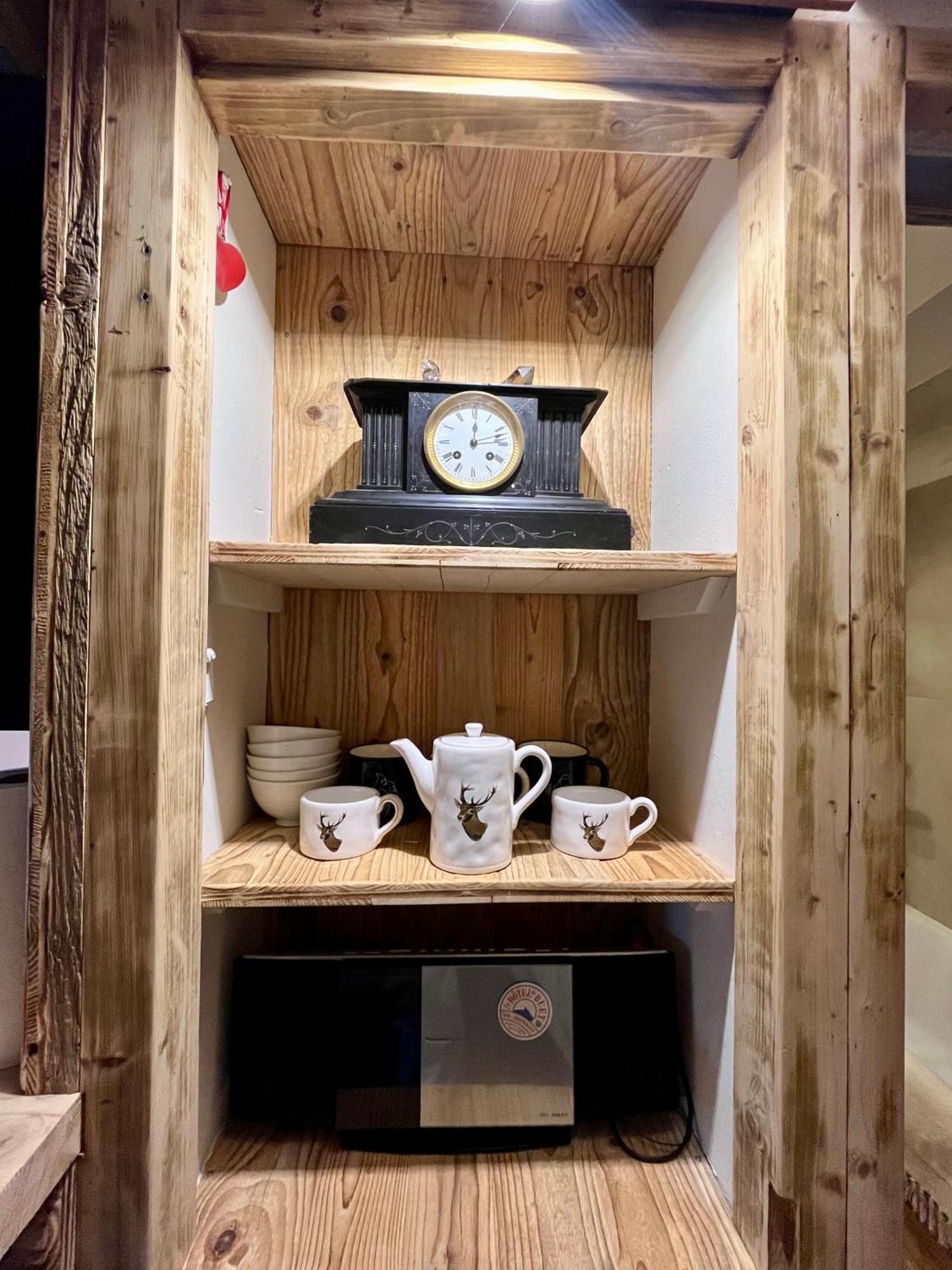 Appartement ensoleillé aux Tines, vue Massif Chamonix Extérieur photo
