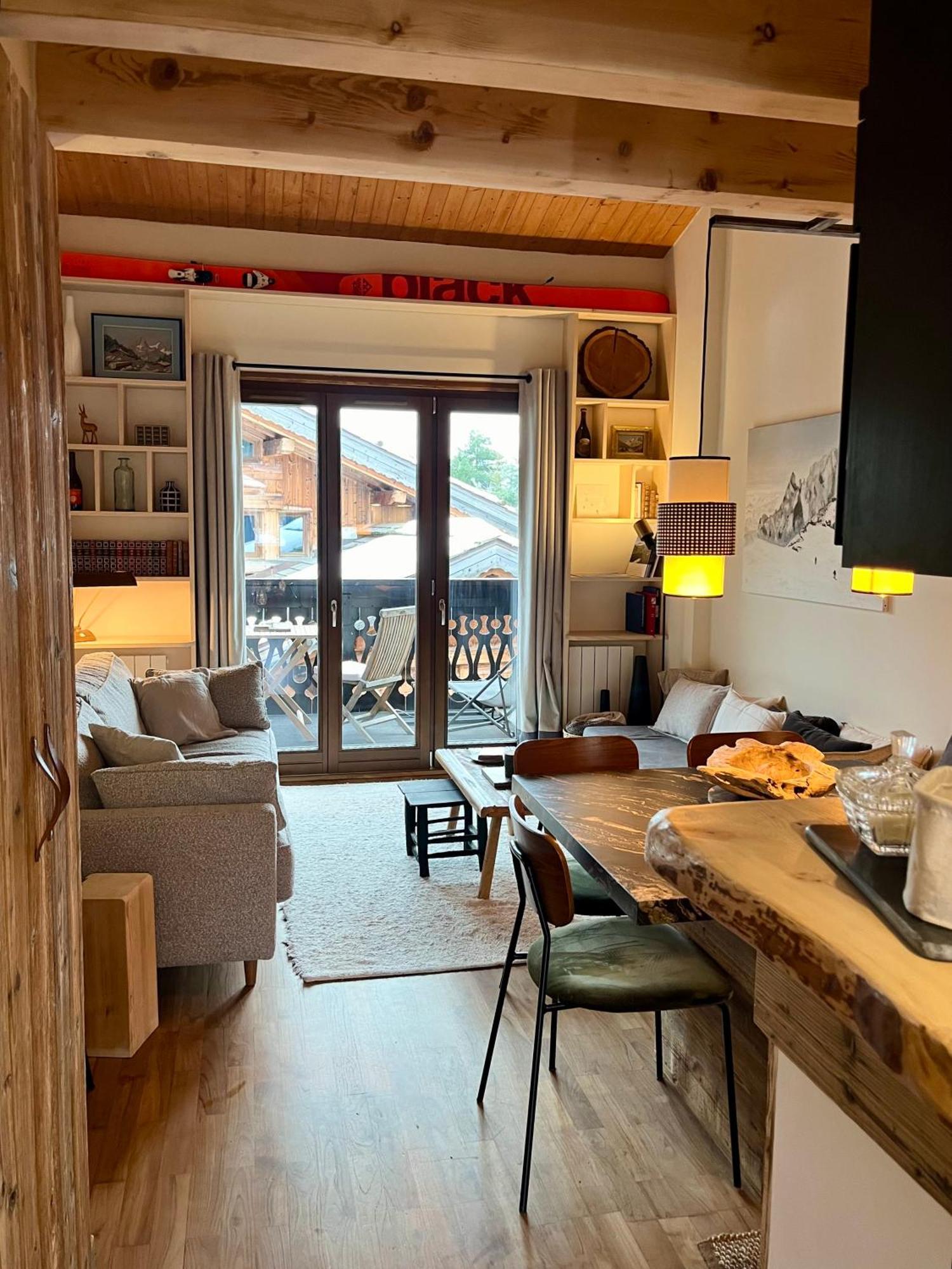 Appartement ensoleillé aux Tines, vue Massif Chamonix Extérieur photo