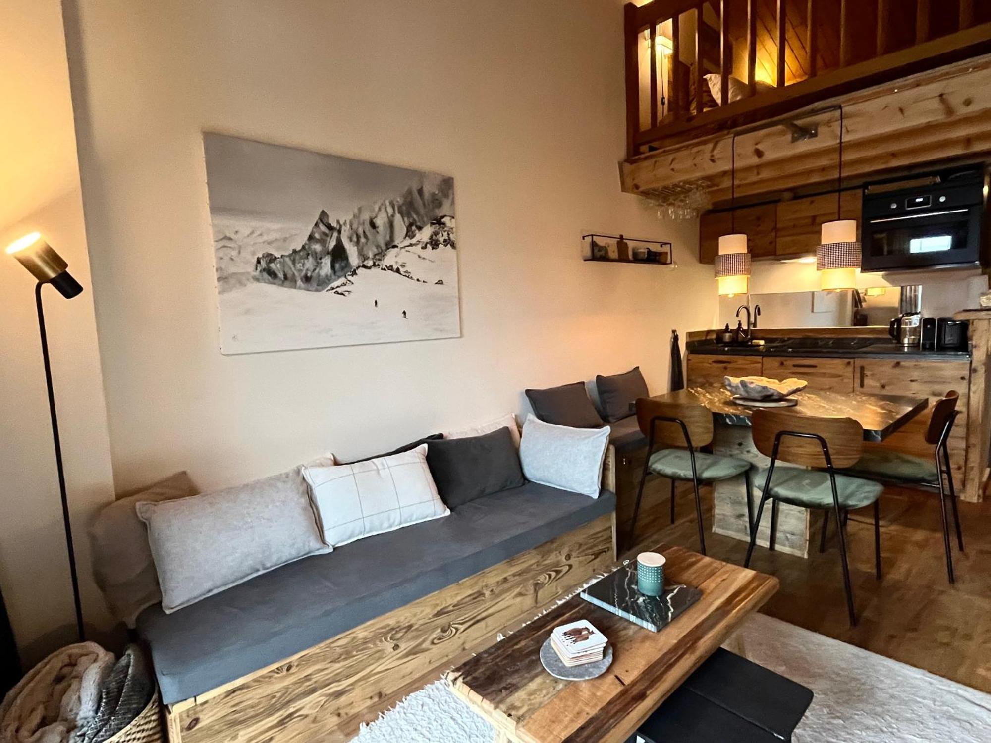 Appartement ensoleillé aux Tines, vue Massif Chamonix Extérieur photo