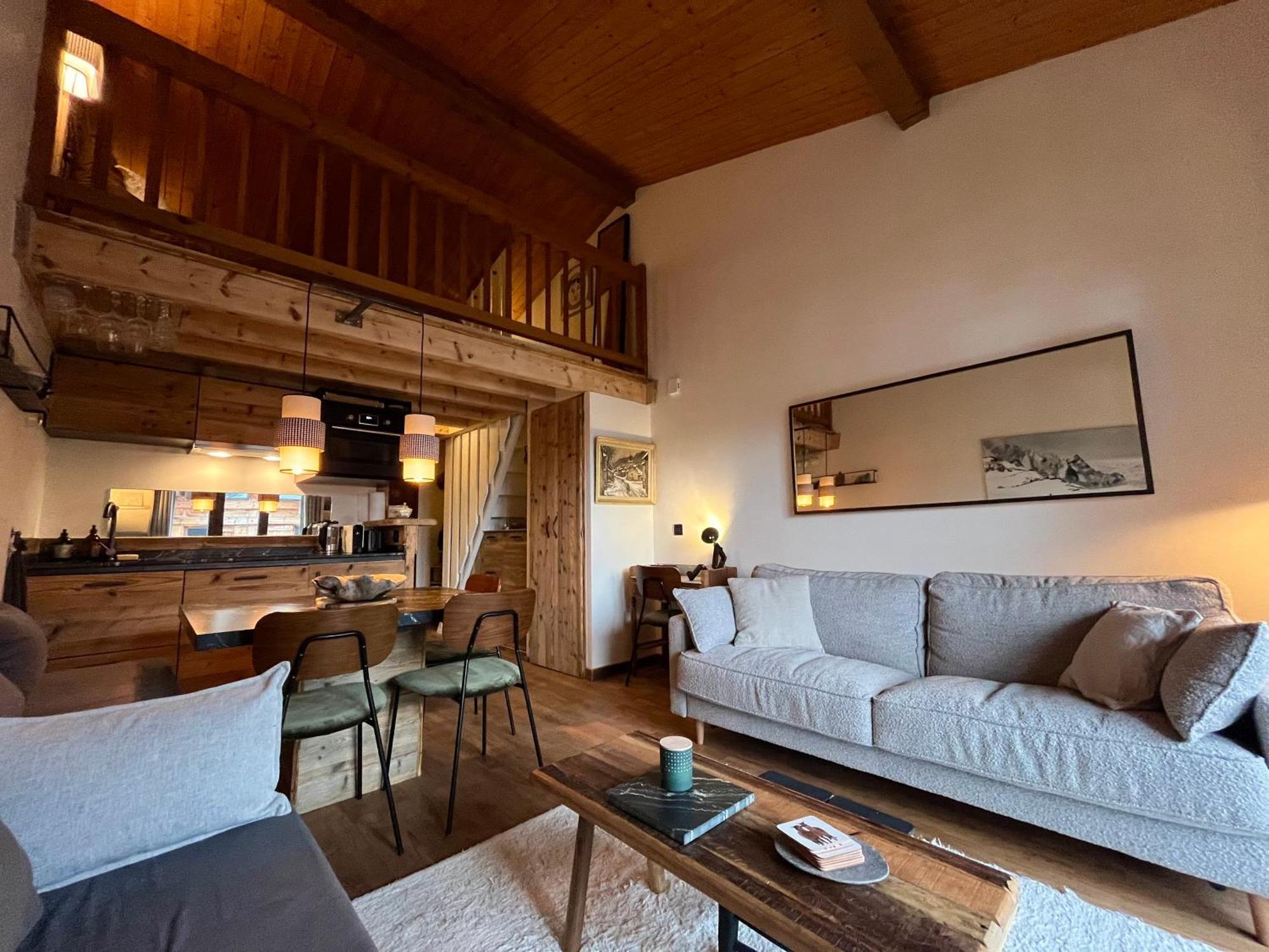 Appartement ensoleillé aux Tines, vue Massif Chamonix Extérieur photo